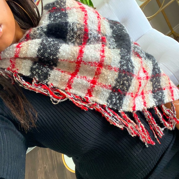 Super Soft Plaid Scarf - Picture 4 of 5